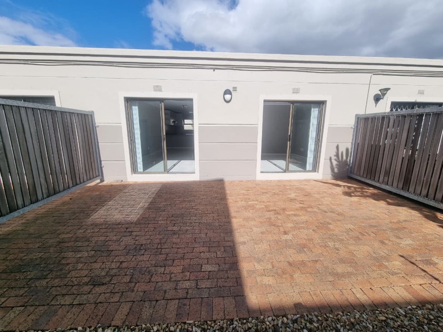 1 Bedroom Property for Sale in Royal Ascot Western Cape